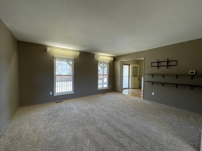 Building Photo - $0 DEPOSIT OPTION. 4BED/2.5BATH IN AURORA'S KINGSBOROUGH NEIGHBORHOOD