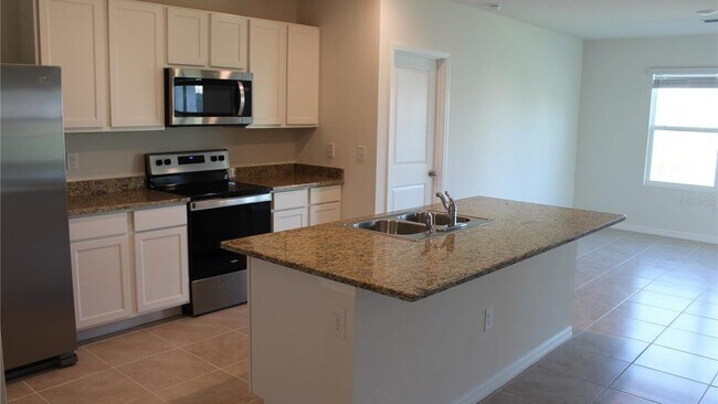 Building Photo - 2726 Greenleaf Ter