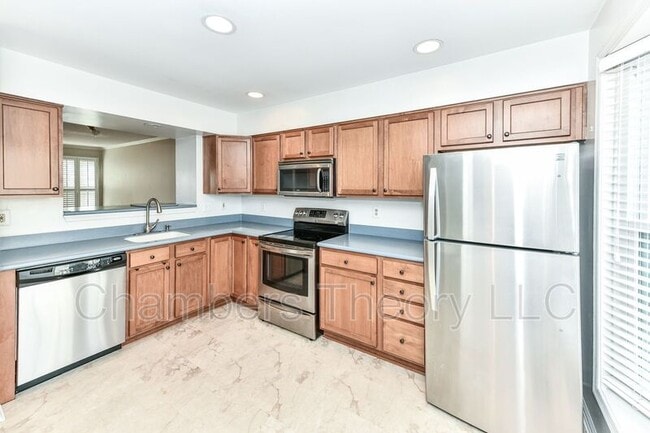 Building Photo - 21 Fendall Ave