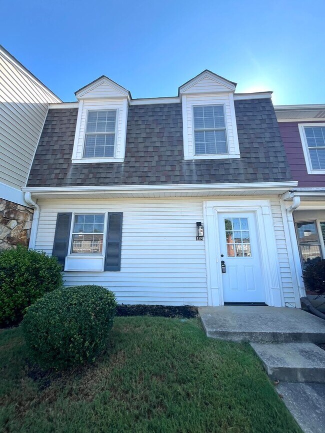 Primary Photo - Charming 2 Bedroom Townhouse