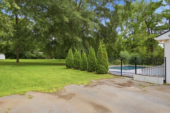 Building Photo - 1303 General Macarthur Dr