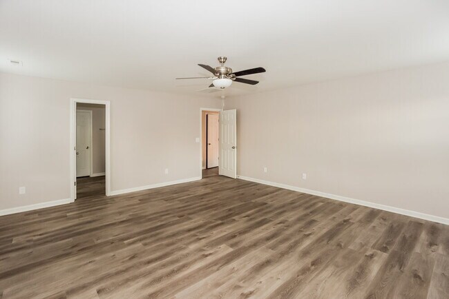 Building Photo - 926 Ramsgate Dr SW