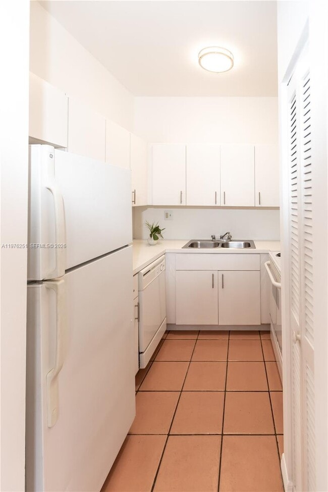 Building Photo - 3007 Bird Ave