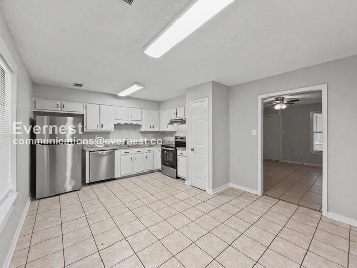 Building Photo - 10731 Chateau Dr