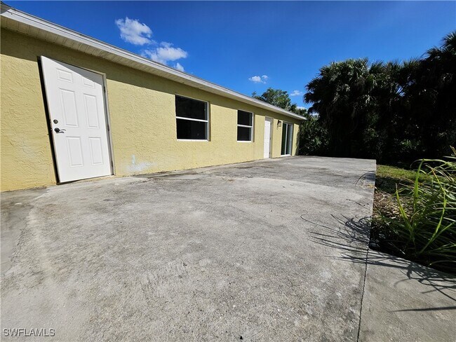Building Photo - 713 Palmetto Ave