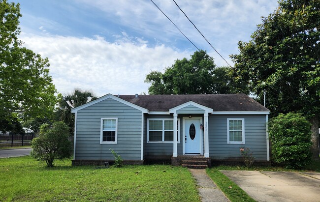 Primary Photo - 1609 Vine St