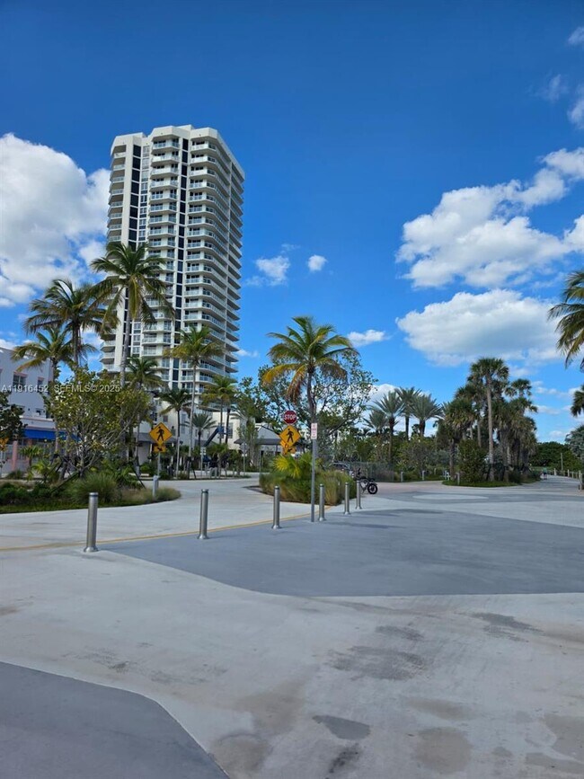 Building Photo - 7440 Harding Ave