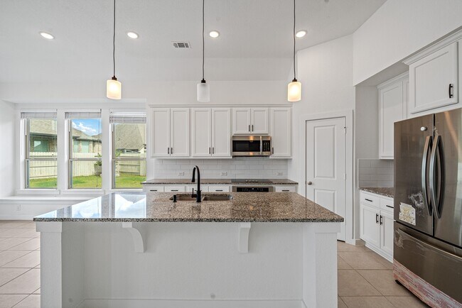 Building Photo - 2221 Forest Trace Ln