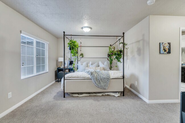 Building Photo - 3357 N 150 W