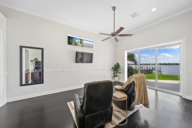Building Photo - 32 SW Riverway Blvd