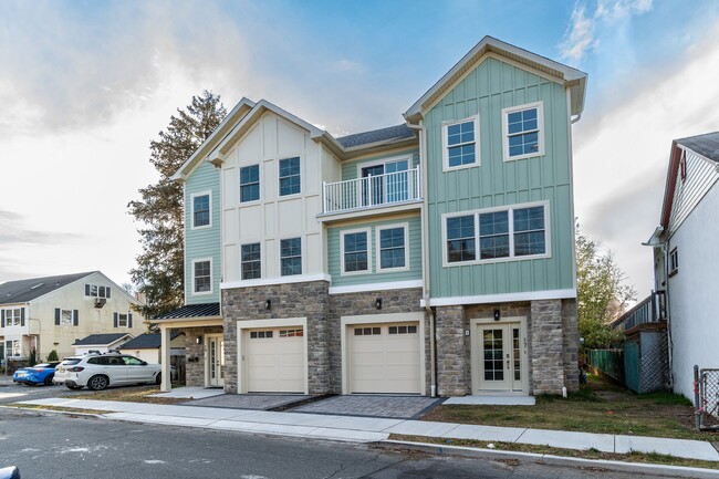 Building Photo - 17 Wilson St