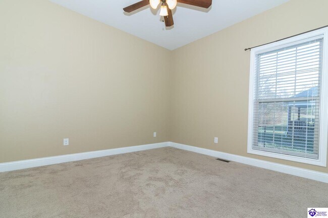 Building Photo - 114 Lowball Ln