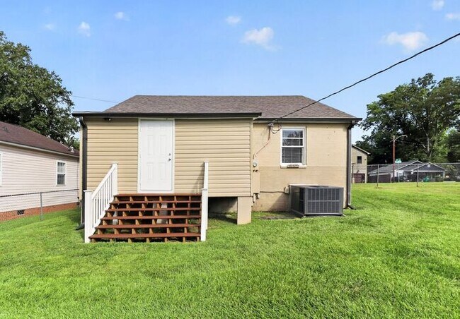 Building Photo - Charming 2BD/1BA Home Near Lakewood Park!