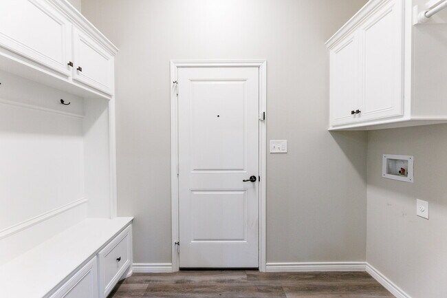 Building Photo - Modern 4-Bedroom Home in West Lubbock Just Blocks from new Frenship Schools