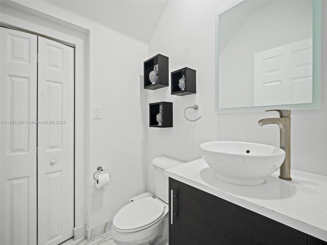 Building Photo - 10343 NW 70th Ln