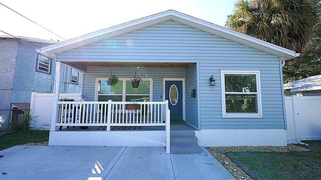 Building Photo - 829 18th St S