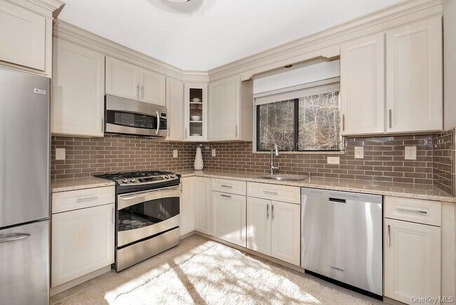 Building Photo - 103 Rambling Brook Rd