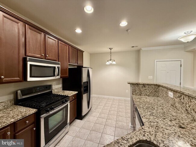 Building Photo - 9720 Holmes Pl