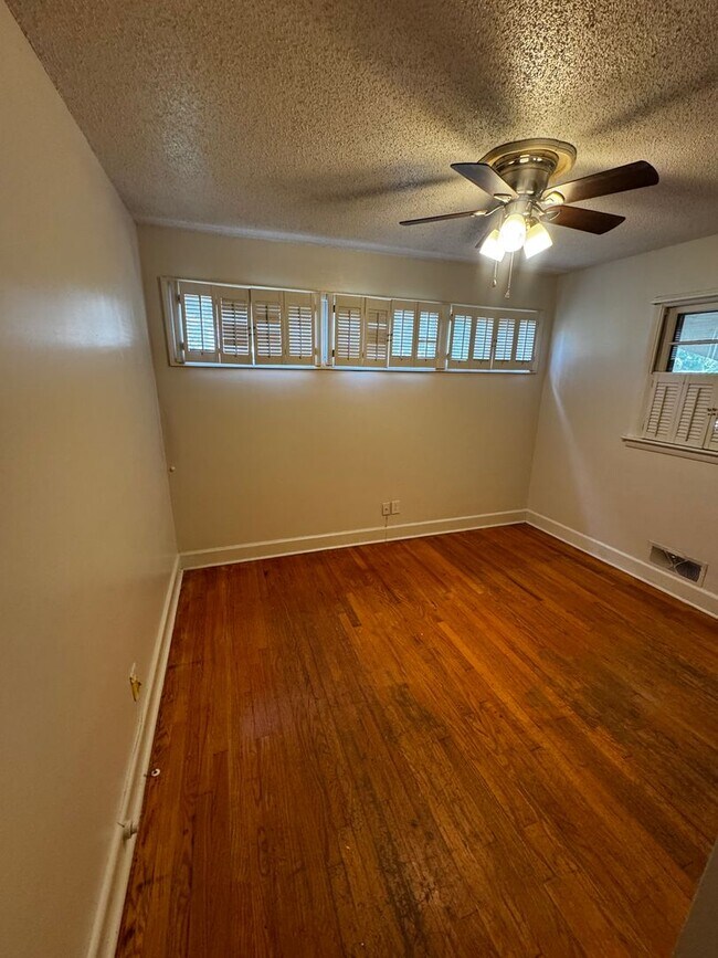 Building Photo - 2/1 Duplex with office space in Shelby, NC