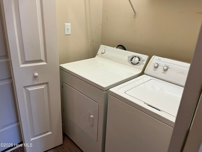 Building Photo - 5118 Elton Dr SE