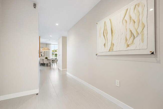 Building Photo - 210 SE Mizner Blvd