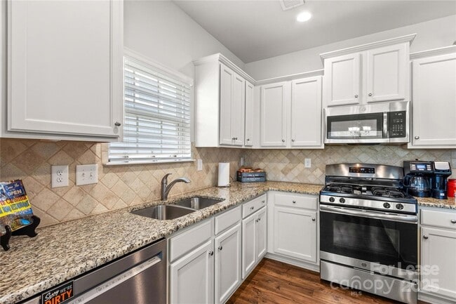 Building Photo - 108 Fleming Dr