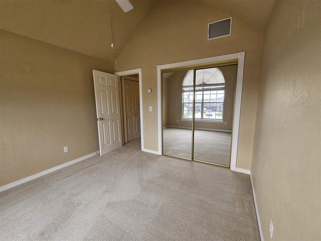 Building Photo - 6605 NW Willow Tree Cir