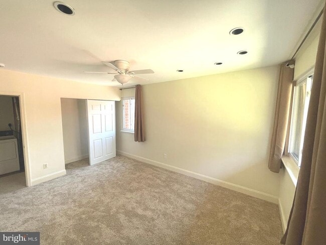 Building Photo - 301 Worthington Dr