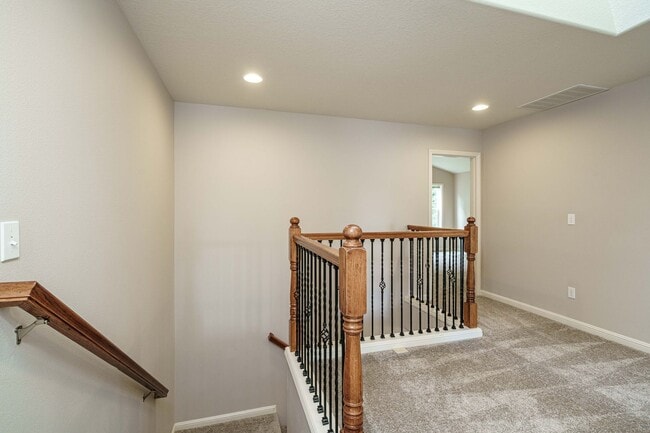 Building Photo - $500 Move In Special  4 Bedroom 2.5 Bath New Carpet and Fresh Paint