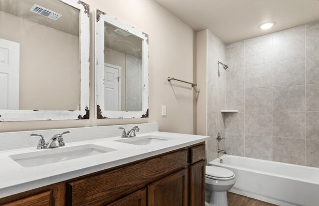 Building Photo - 1015 N 10th St