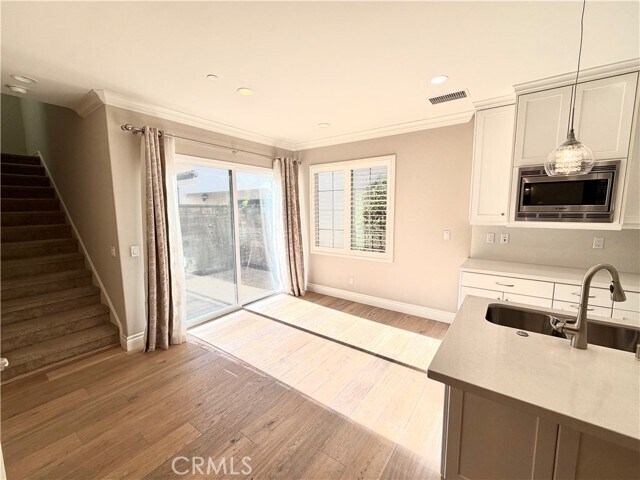 Building Photo - 56 Strawberry Grove