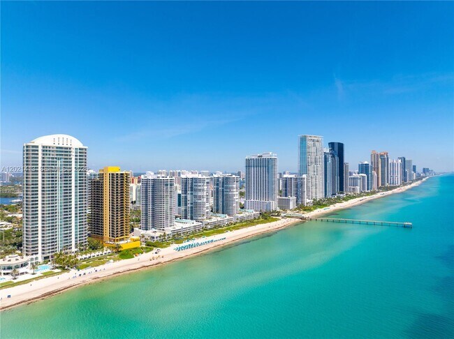 Building Photo - 16275 Collins Ave