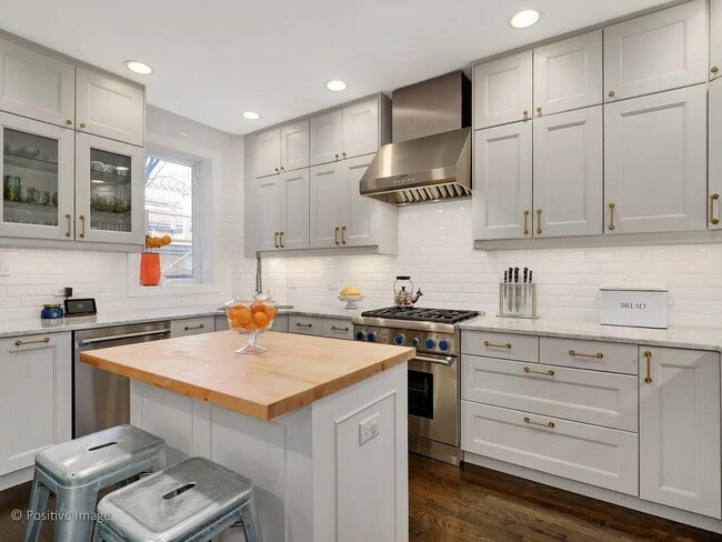 Building Photo - 1814 N Lincoln Park W