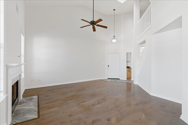 Building Photo - "Luxurious 2-Bed Condo with, loft, Granite Elegance & Hardwood Charm in Reston, VA!"