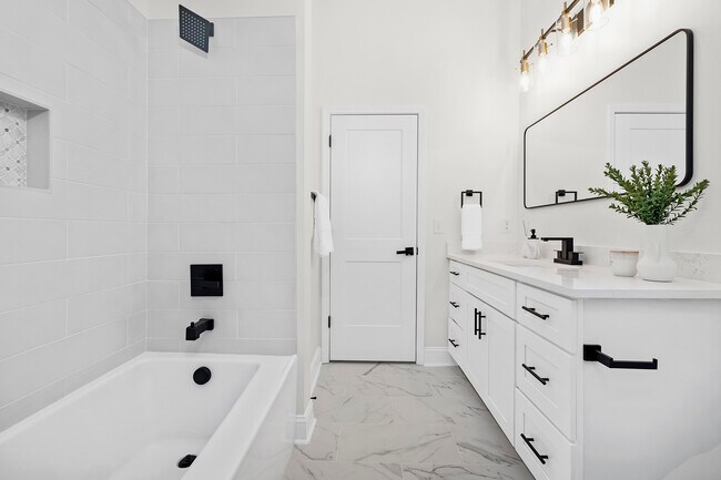 Building Photo - 316 W 14th St