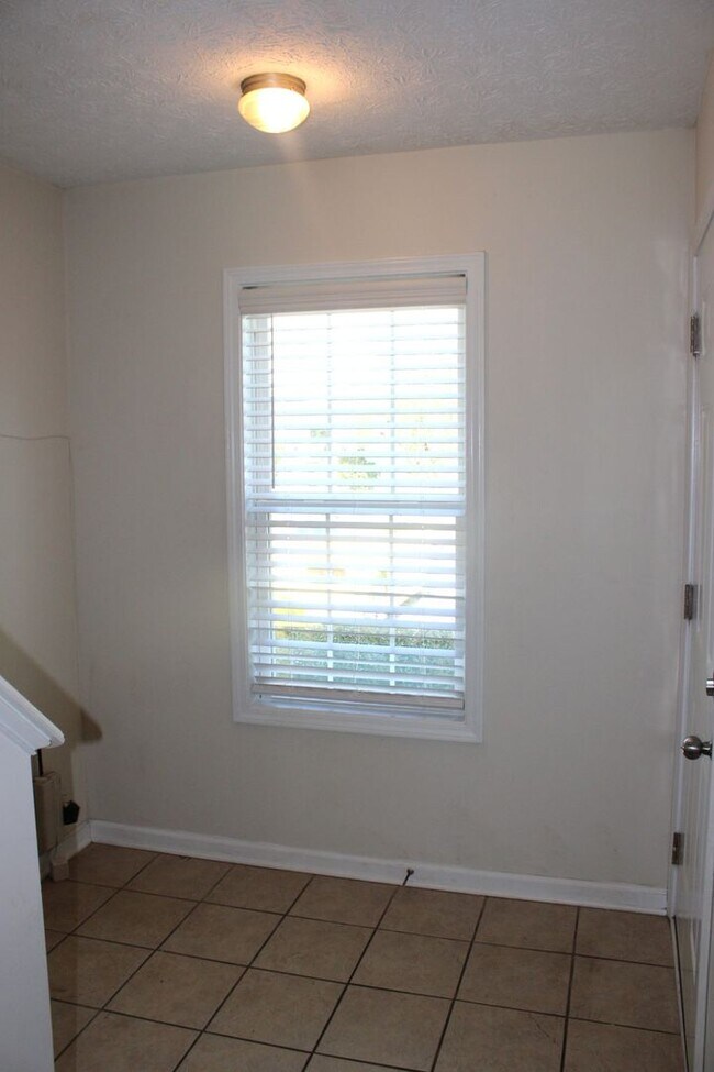 Building Photo - 121 Heather Glenn Cir