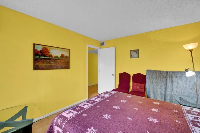 Building Photo - PARTIALLY FURNISHED 3 BEDROOM TOWNHOME NEAR CHINATOWN & STRIP