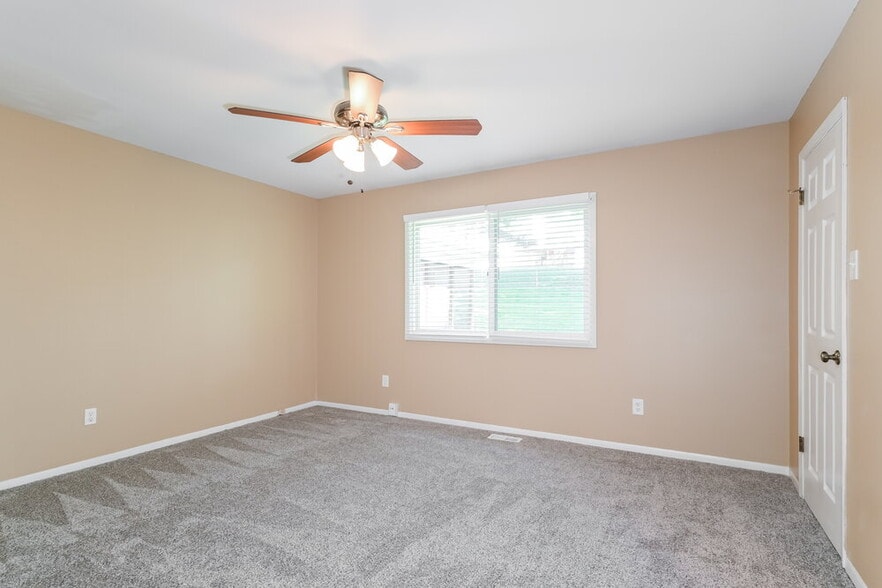 Building Photo - 174 Birchleaf Dr