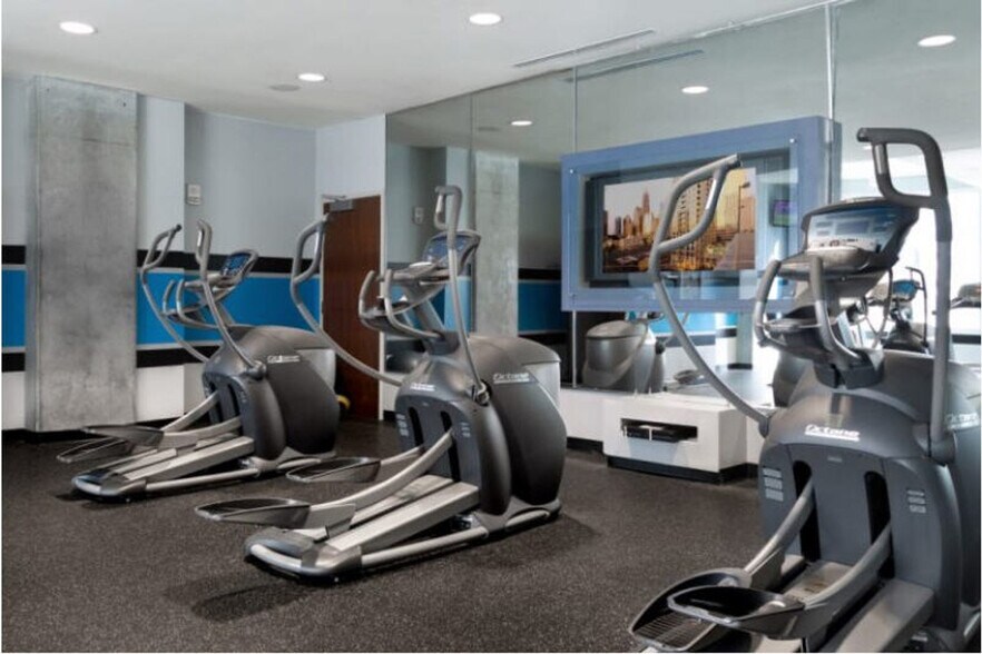 Building Photo - 544 S Church St