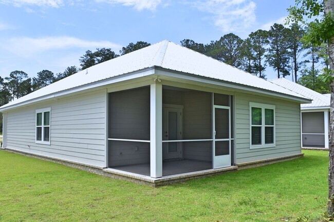 Building Photo - 10 Oakfield Dr N