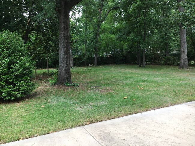 Building Photo - 925 Magnolia St SE