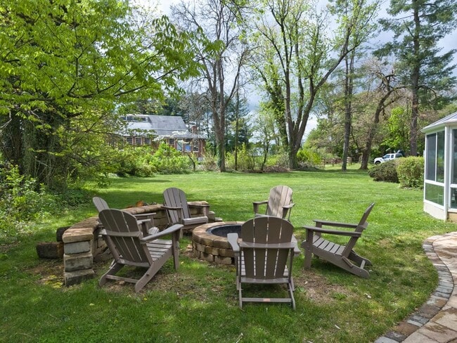 Building Photo - Spacious Living in a Prime Christiansburg Location