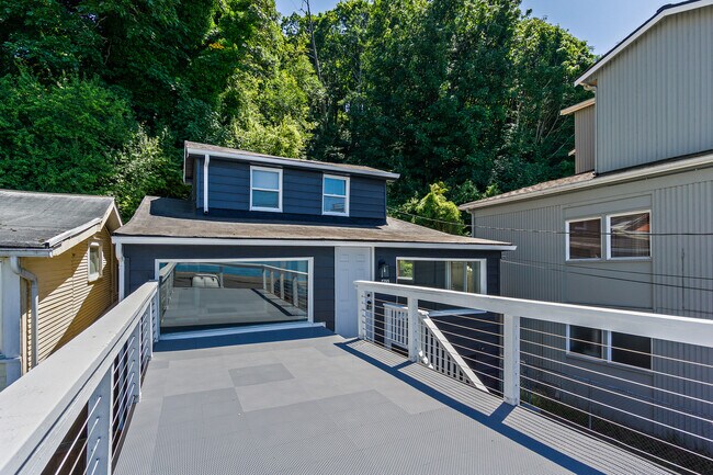 Building Photo - 1310 Alki Ave SW