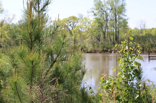 Building Photo - 818 W Grantville Rd