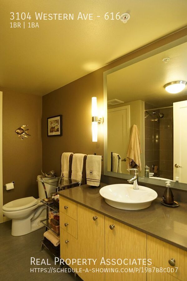 Building Photo - 3104 Western Ave