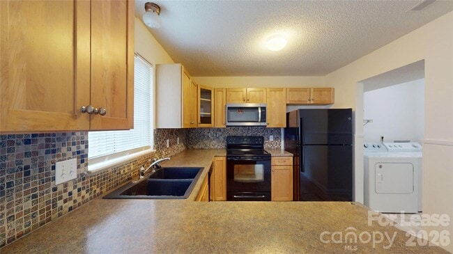 Building Photo - 1211 Scaleybark Rd