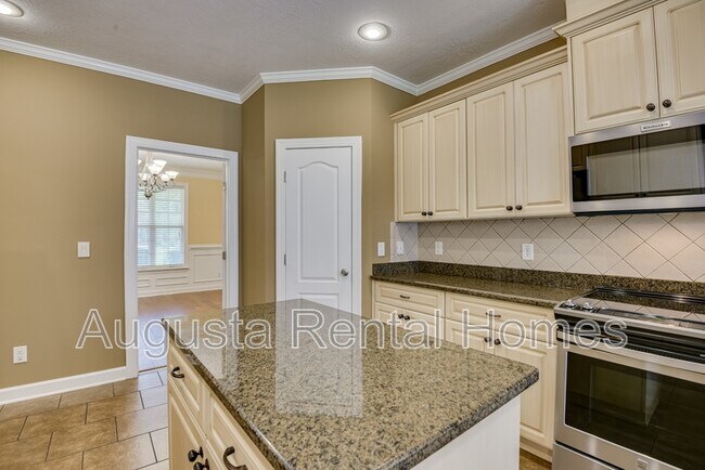 Building Photo - 180 Kenilworth Dr