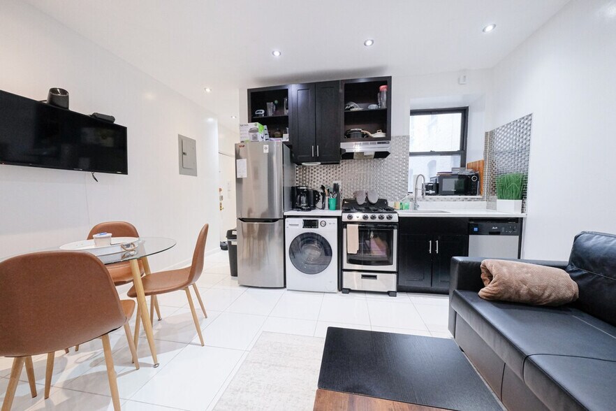 Building Photo - 5 W 101st St