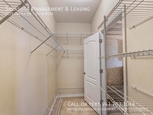 Building Photo - 3129 Oriole Dr