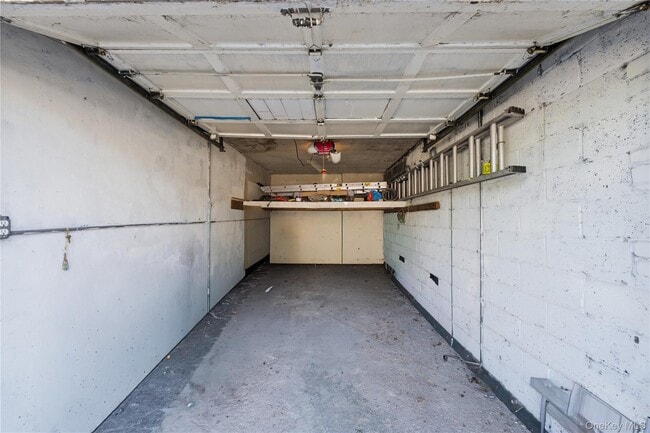 Building Photo - 59-17 Kissena Blvd
